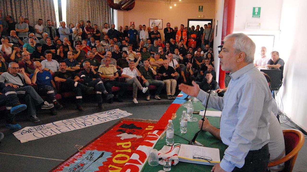 L'intervento di Nicola Alberta (Fim) all'hotel Phalesia (foto Paolo Barlettani)
