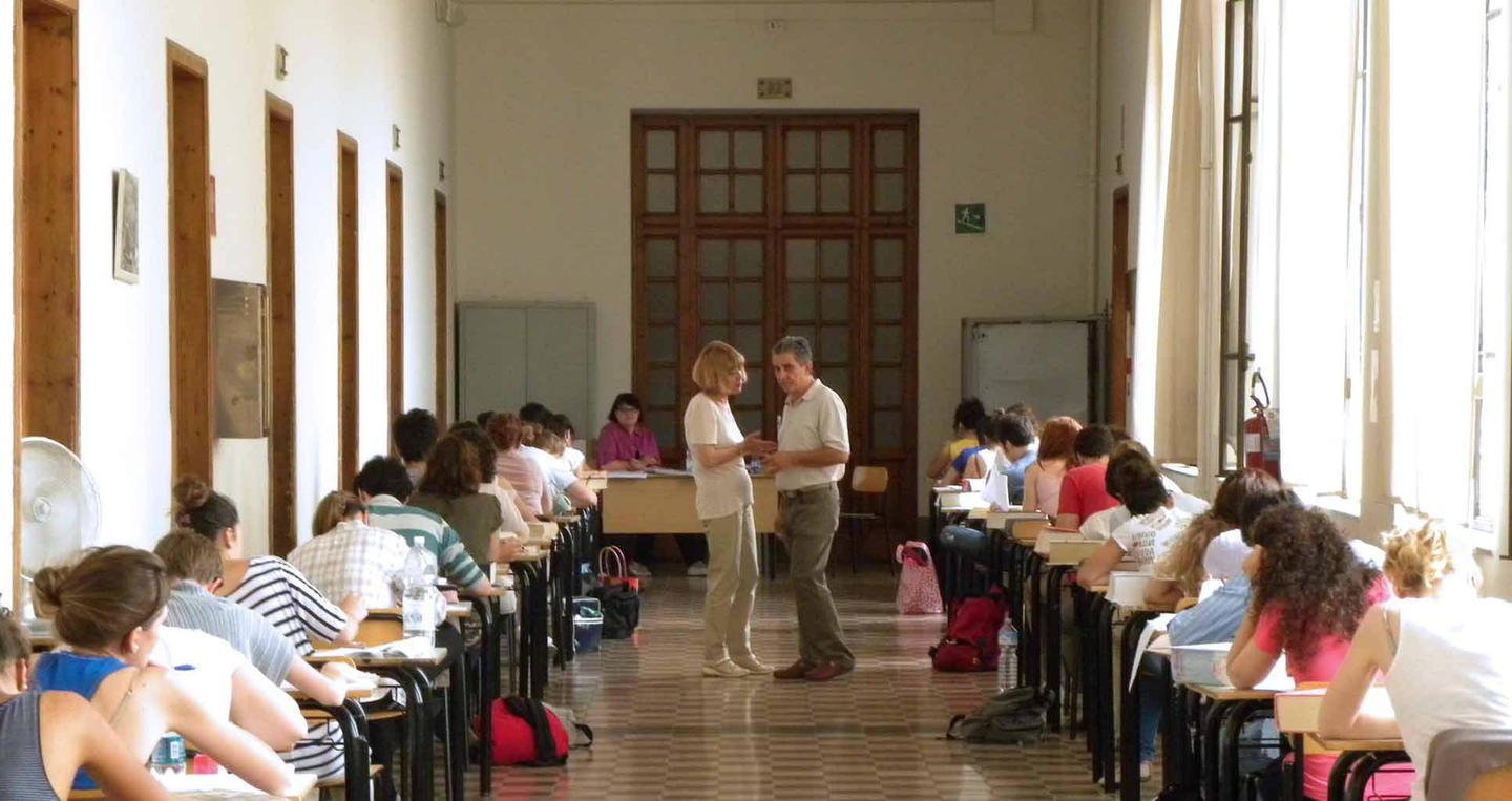 Studenti all'esame di maturità, l'Osservatorio scolastico ha esaminato anche gli esiti post diploma