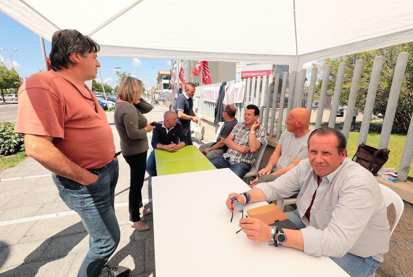La proprietà non si presenta all’incontro, scatta la rabbia