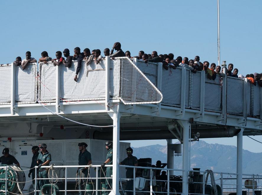 Centro migranti, Comuni e Regione frenano 