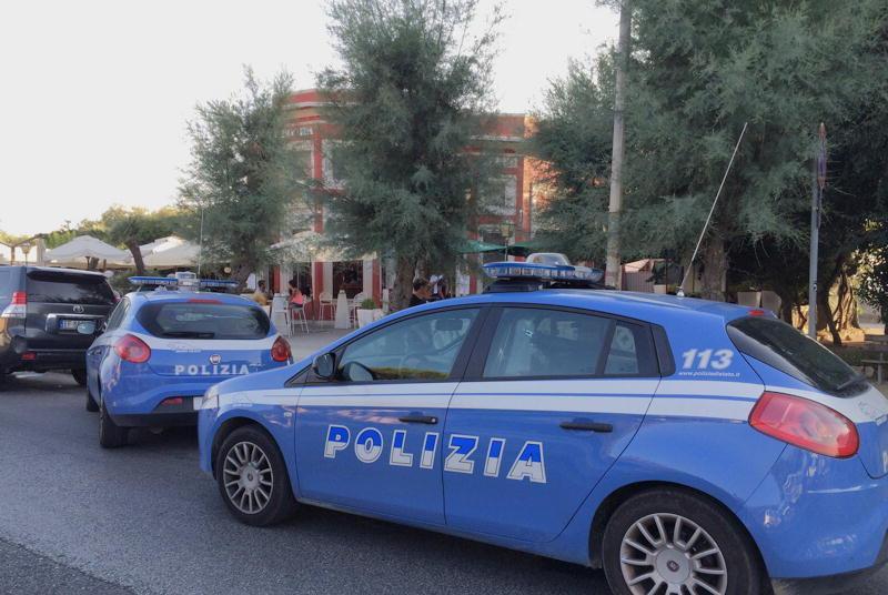 Aggredita in strada per strapparle la collana
