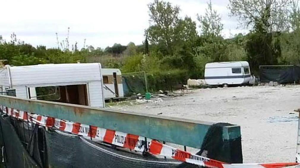 Ai domiciliari nei camper Stop allo sgombero dei rom