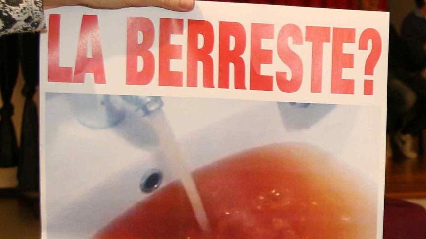 Incubo acqua marrone «Vogliamo vederla pulita»