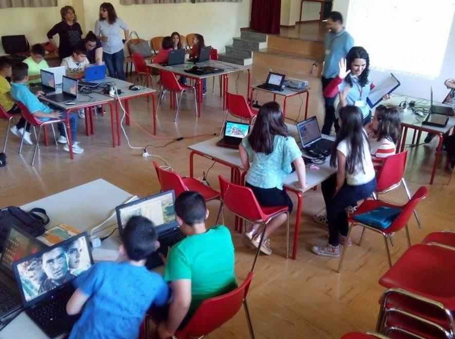 Gli studenti a lezione di cultura digitale 