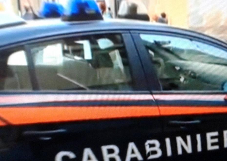 Abbandona per strada la moglie malata, denunciato un 80enne 