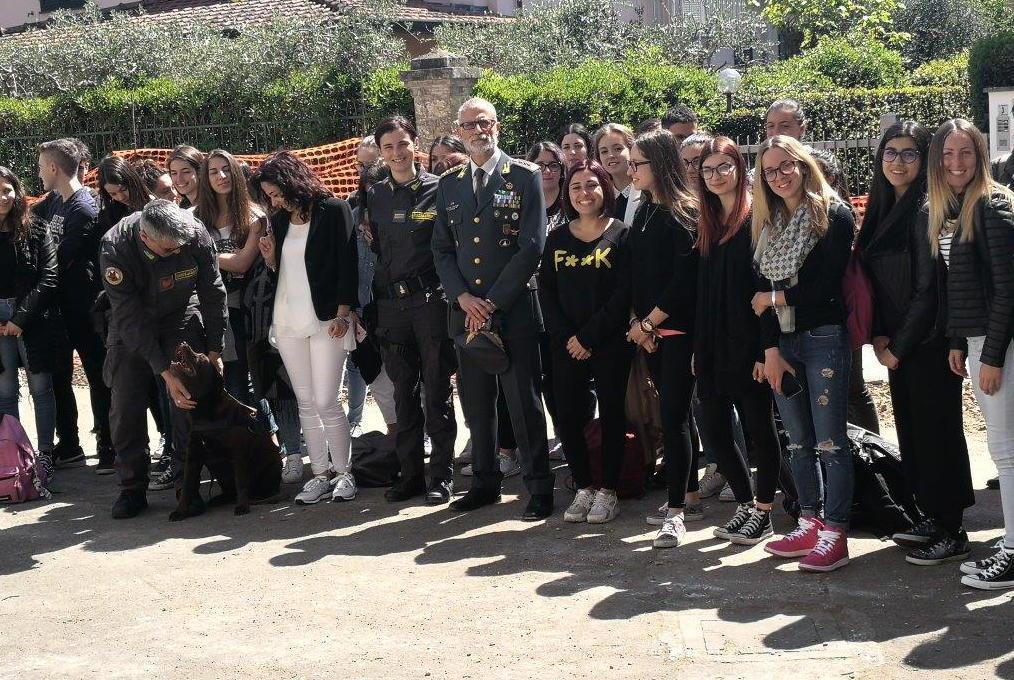 A lezione di legalità con le fiamme gialle