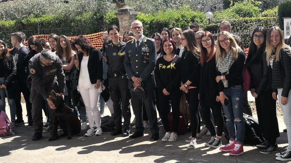 A lezione di legalità con le fiamme gialle