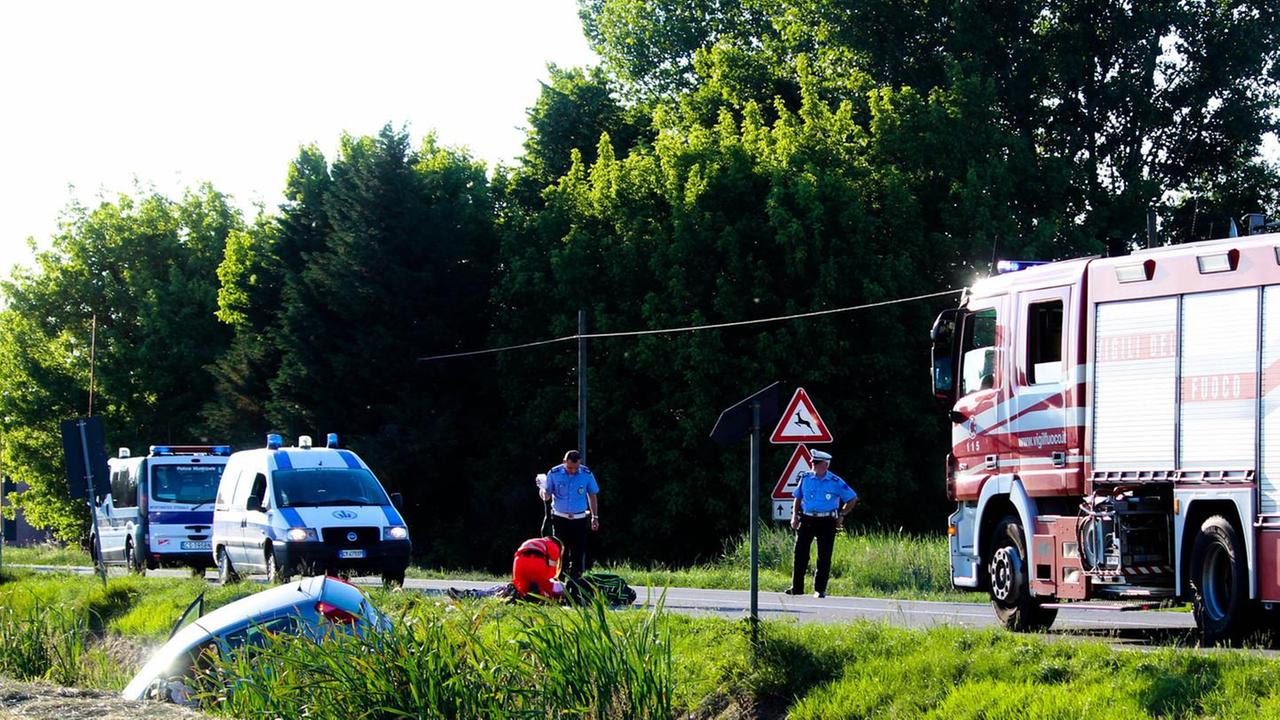 Scontro frontale fra auto Due feriti portati all’ospedale