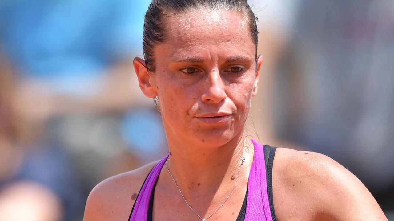 Sharapova avanti ma Parigi la esclude. Vinci ko