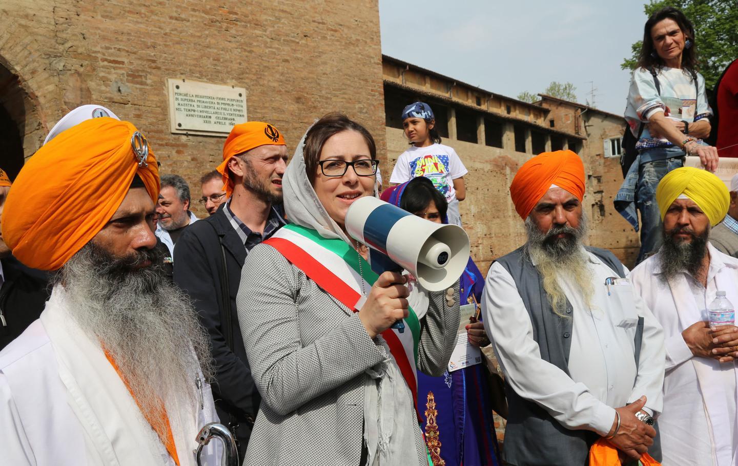 Il sindaco di Novellara li difende 