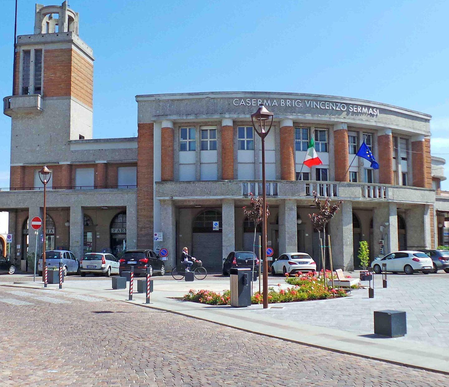 L’ex caserma va in pezzi. Cittadini preoccupati  