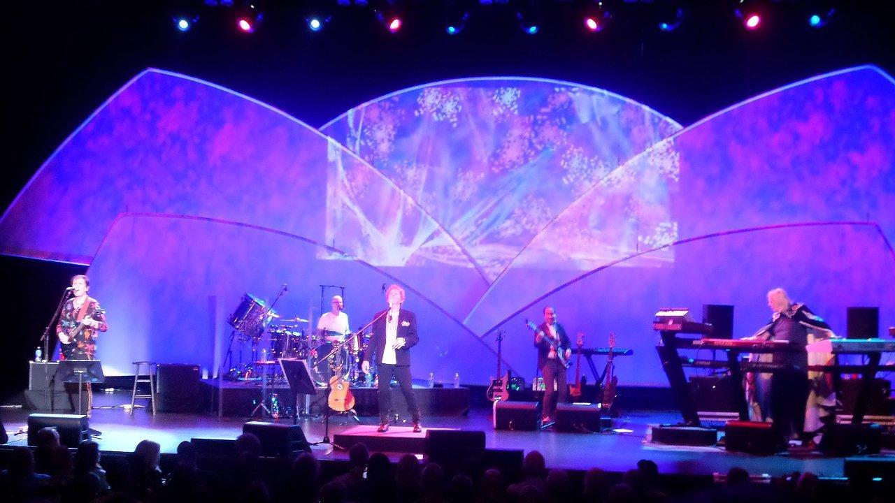 Yes featuring Jon Anderson, Trevor Rabin & Rick Wakeman 
(By TheArcadeAddict - Own work, CC BY-SA 4.0, https://commons.wikimedia.org/w/index.php?curid=54491432)