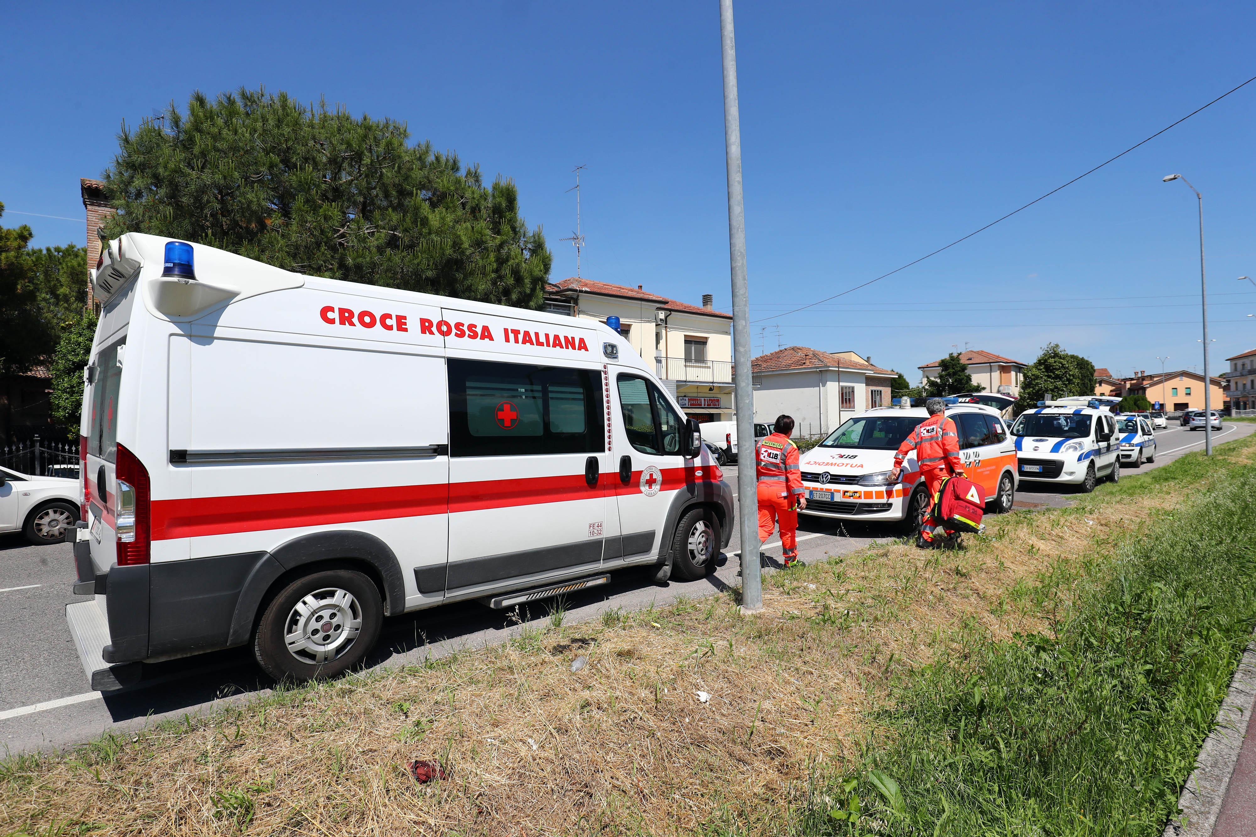 Scandiano: ciclista in fin di vita dopo caduta, gli rubano la bicicletta