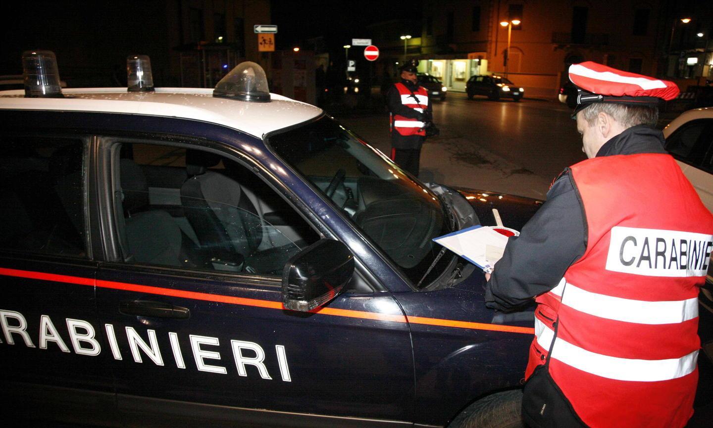 Calci e pugni al rivale in amore 