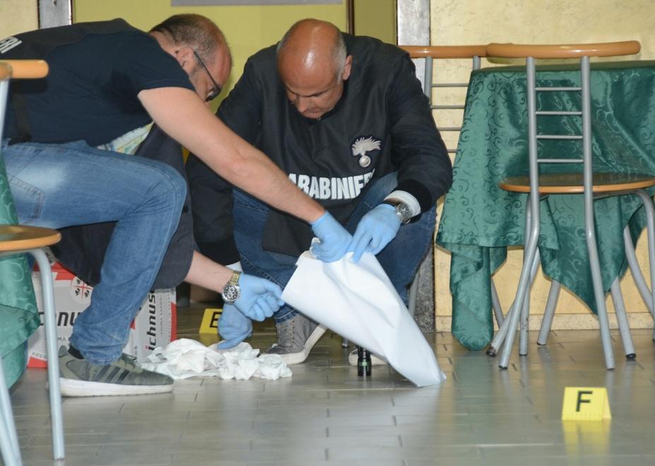 Due arresti dopo l’accoltellamento al bar 