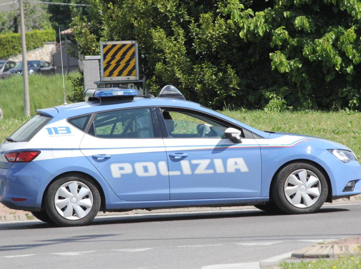 Schiamazzi nella notte,  polizia al Villaggio Apuano 