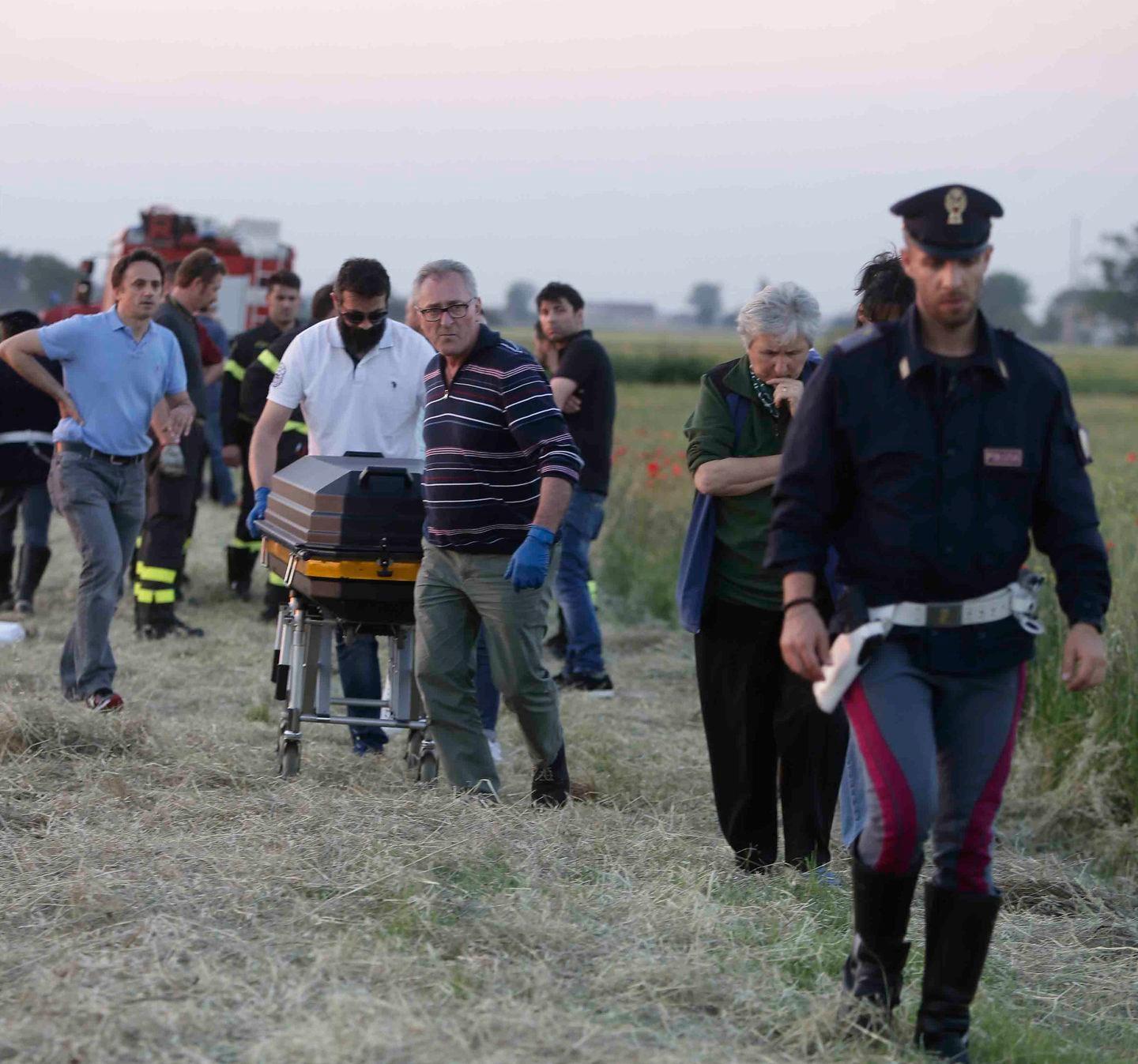 Trattore si ribalta, muore un 70enne 