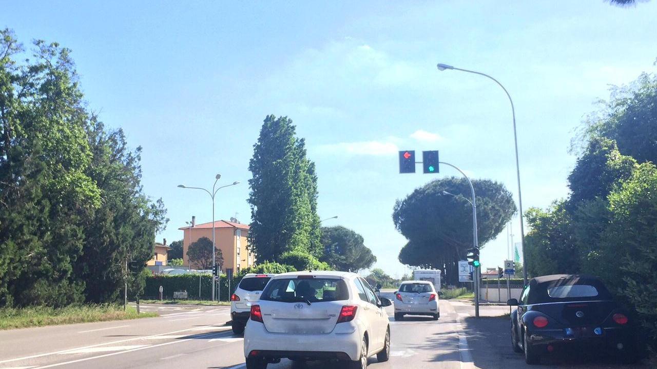 Il semaforo sulla Circonvallazione di Fornacette dove sarà installato il Vista Red