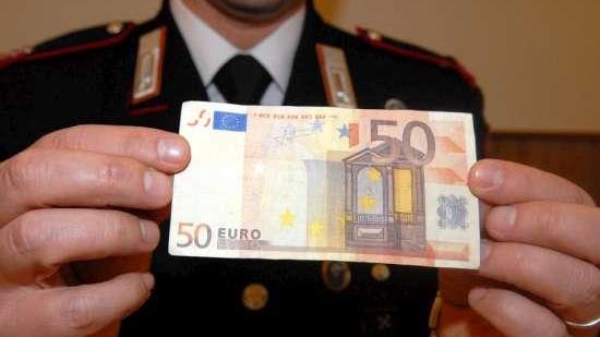 San Polo, spacciano cento euro falsi a un negoziante: denunciati