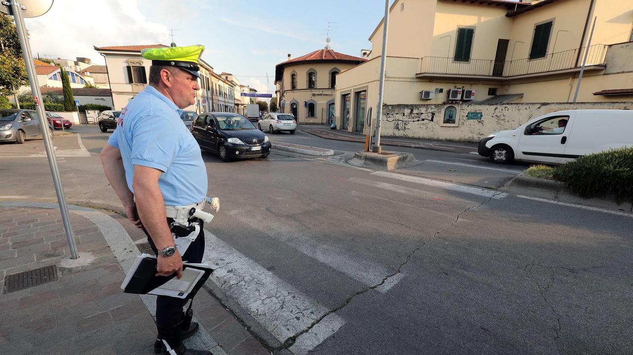 Il ciclista è stato investito mentre attraversava la strada (Foto Agenzia Carlo Sestini)