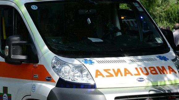 Un'ambulanza (foto d'archivio)