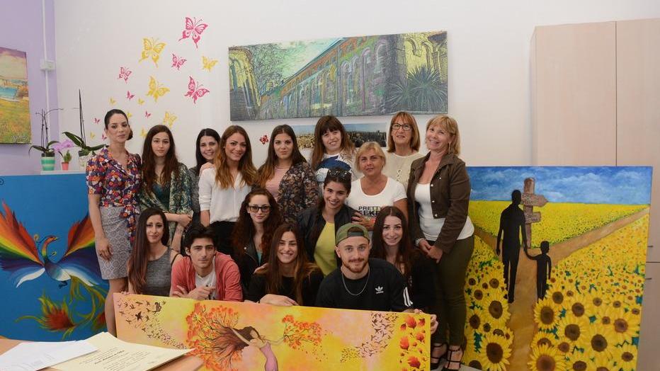 I pannelli dell’Artistico colorano il Centro di disabilità