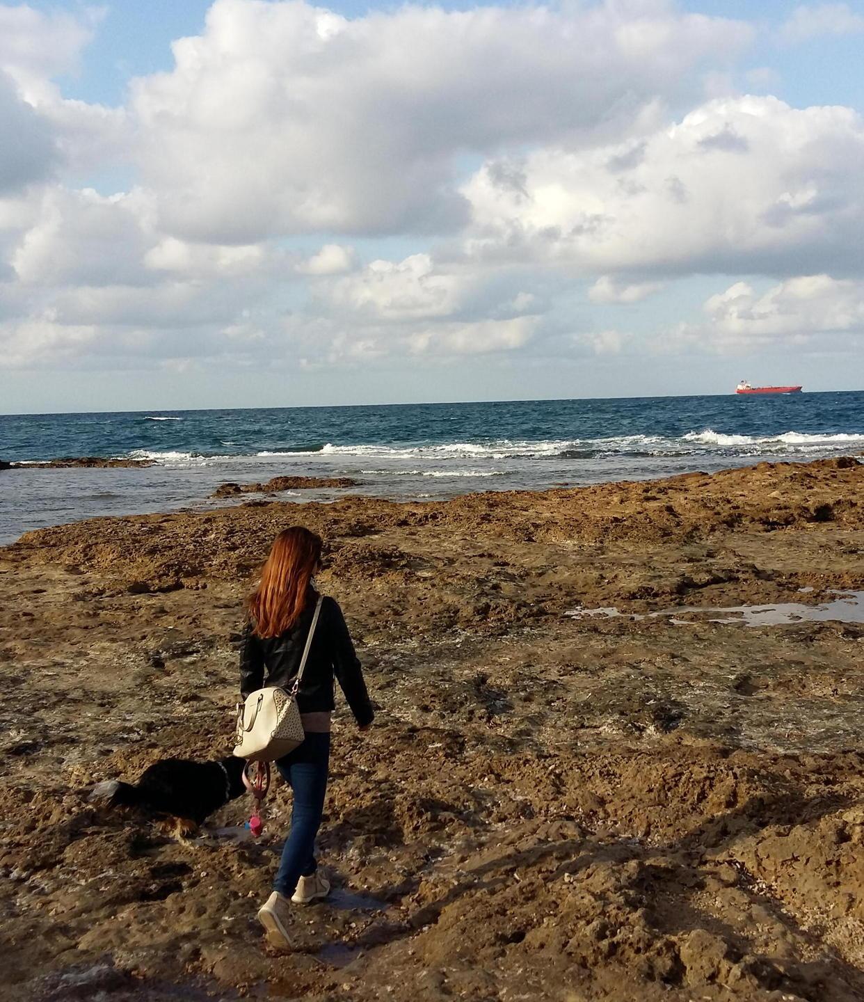 La Rotonda dei bimbi tra sabbia, scoglio e un giro di giostra 