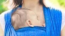 Mamma e papà “canguri” È di moda il babywearing