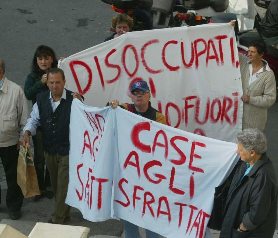 Soldi alle famiglie per l’affitto: più controlli sugli stranieri  