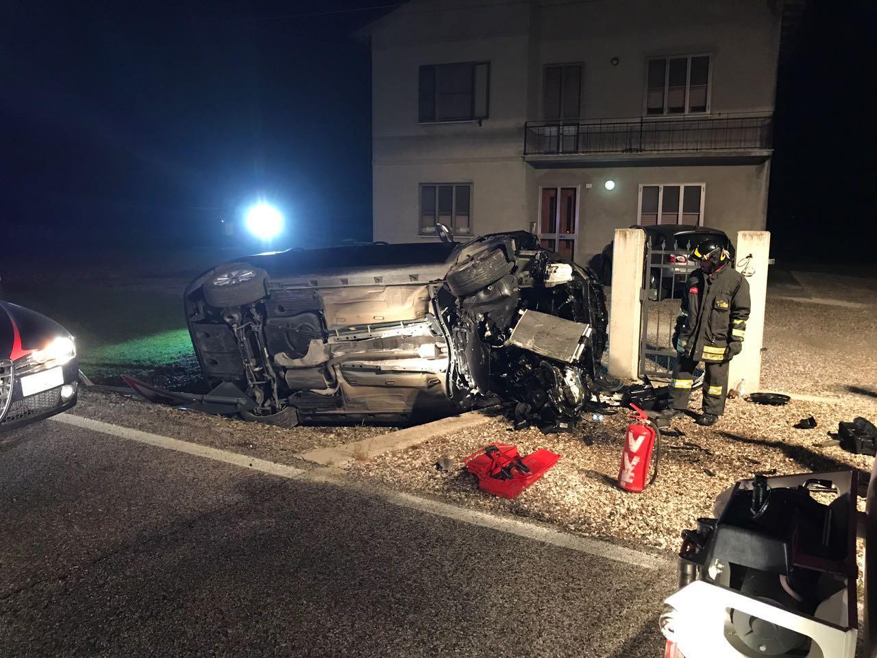 L'auto ribaltata a Scortichino