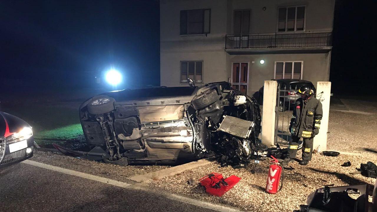 L'auto ribaltata a Scortichino