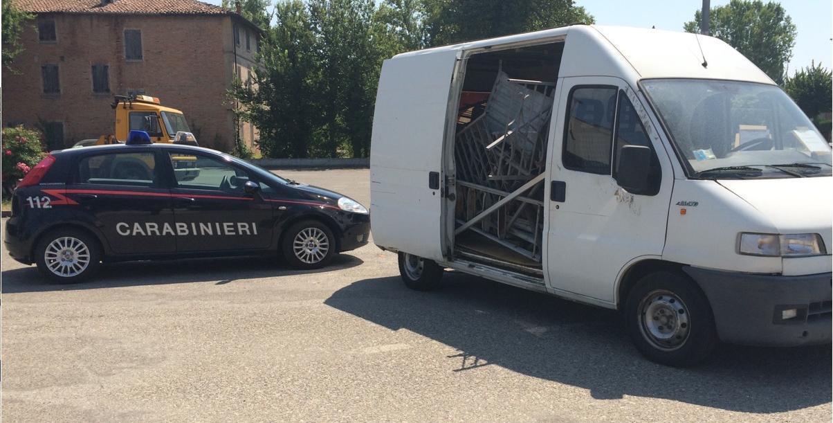 Reggio Emilia: tentano di rubare ferro nell'ex caseificio, tre arresti