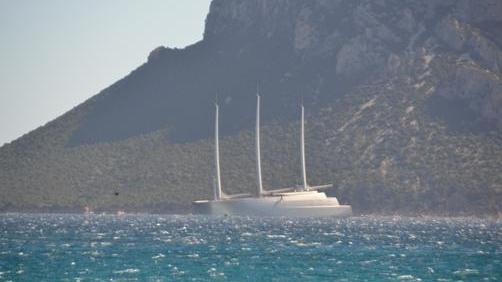 In Sardegna yacht vela più grande mondo