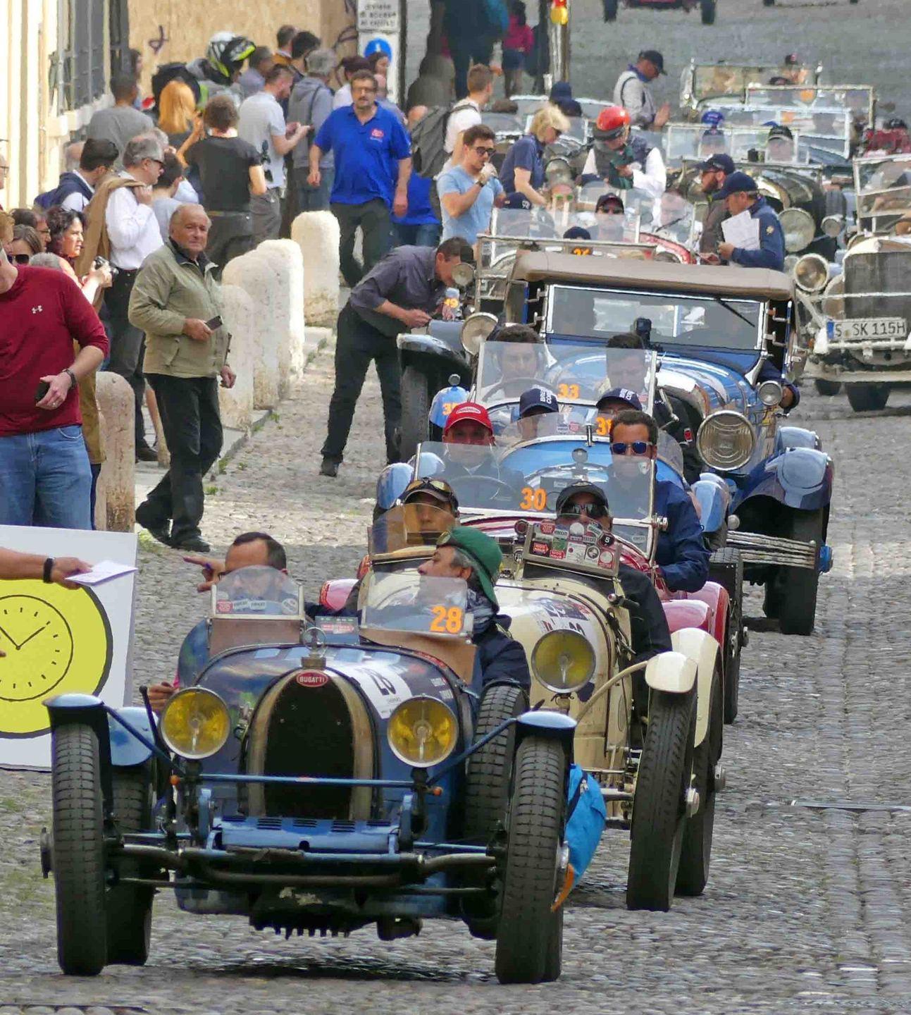 Mille miglia, il fascino delle auto d'epoca