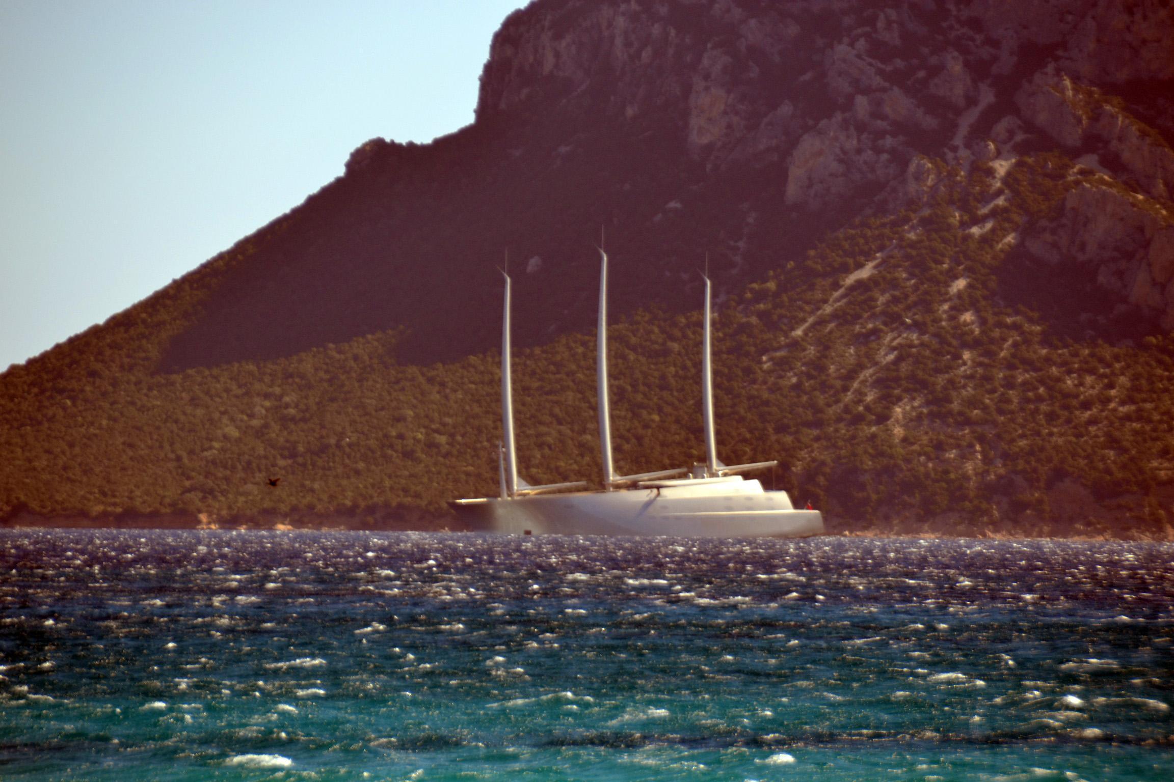 Olbia, a Tavolara lo yacht a vela più grande del mondo