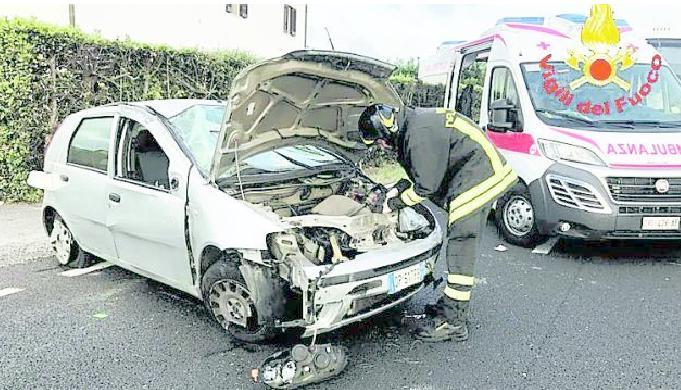 Paura sullo scuolabus coinvolto in un grave incidente 