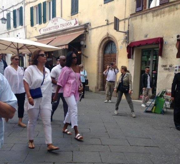 Michelle Obama a passeggio a Montalcino (foto da Montalcino News)