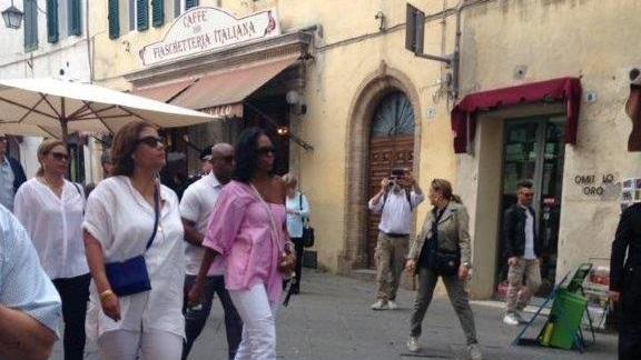 Michelle Obama a passeggio a Montalcino (foto da Montalcino News)