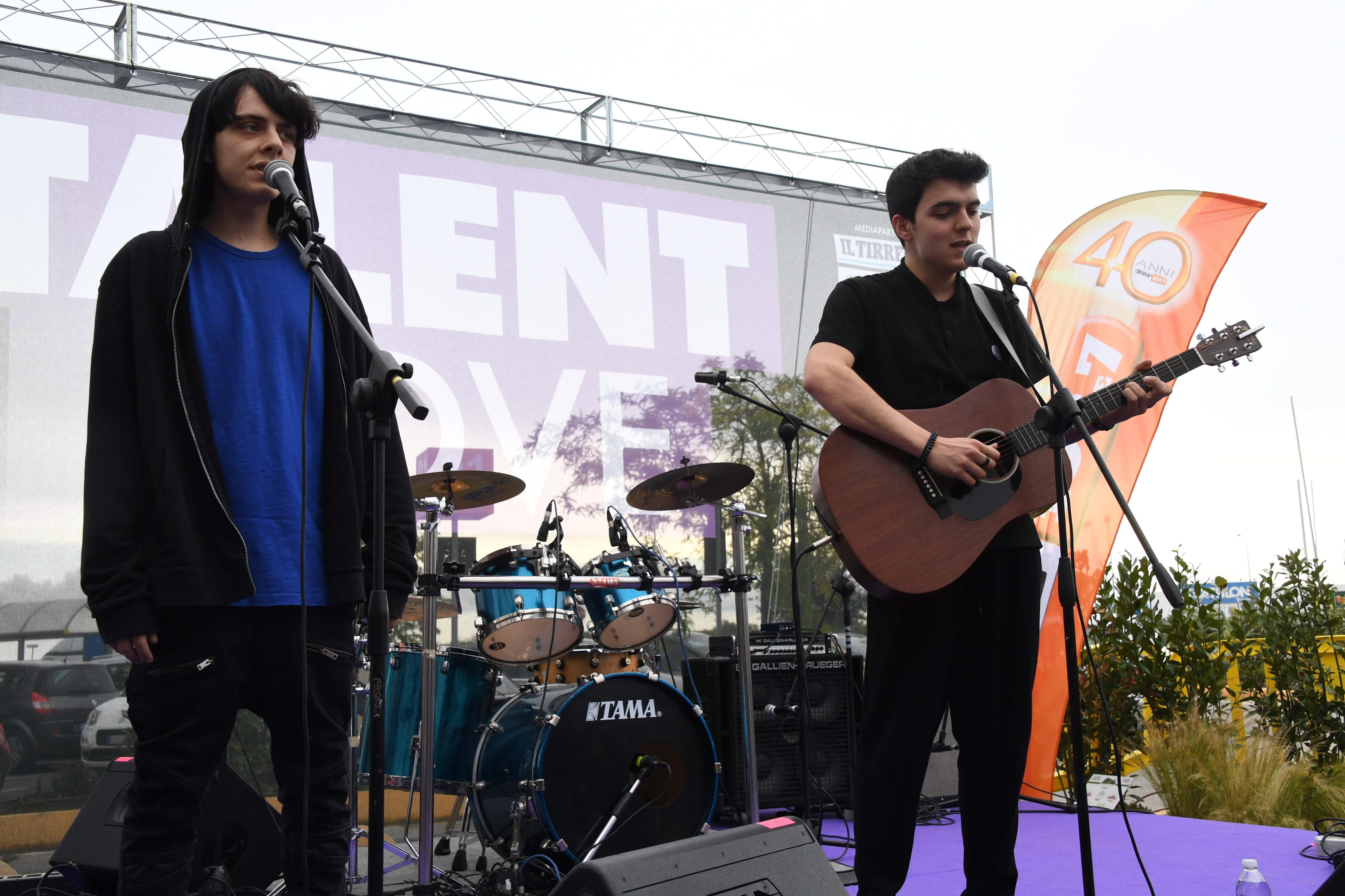 Gli Urban Strangers sul palco del Centro dei Borghi di Navacchio (Foto Franco Silvi)
