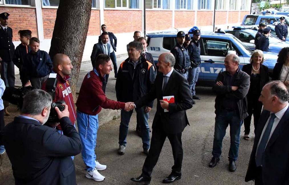 Il capo della Polizia Franco Gabrielli insegna le regole ai bambini  