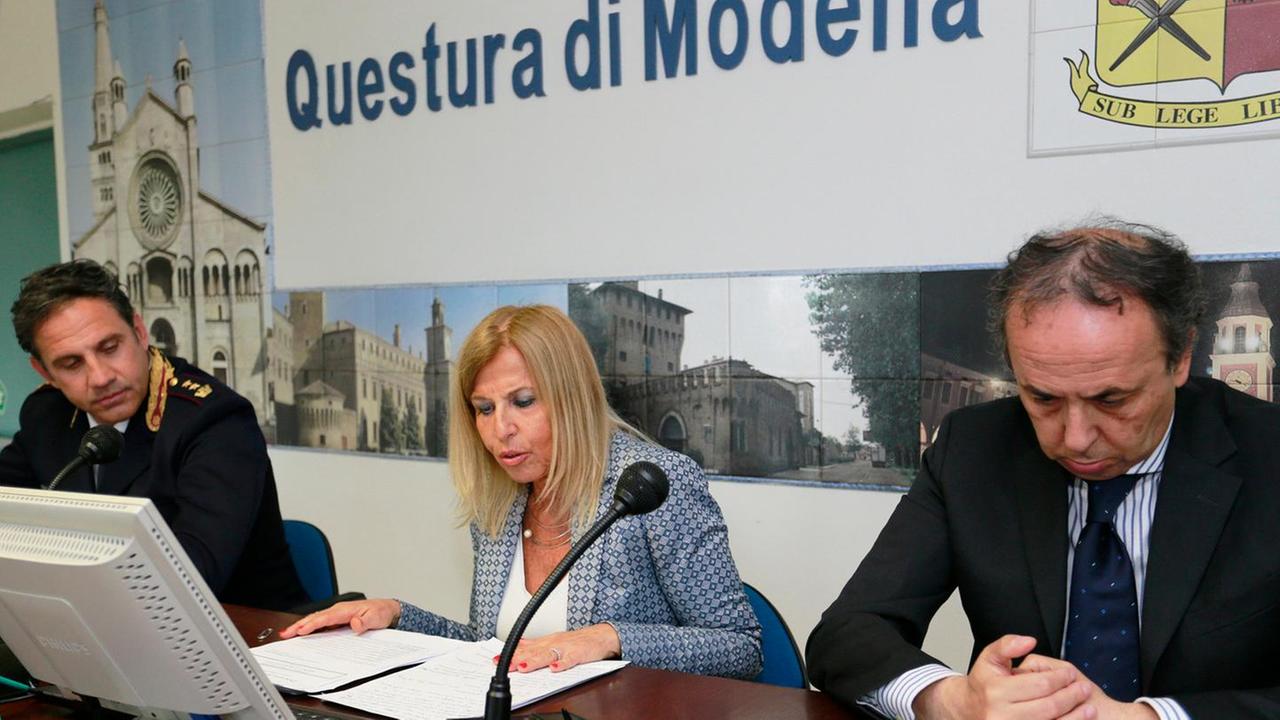 Il questore: «Debelliamo questo virus»