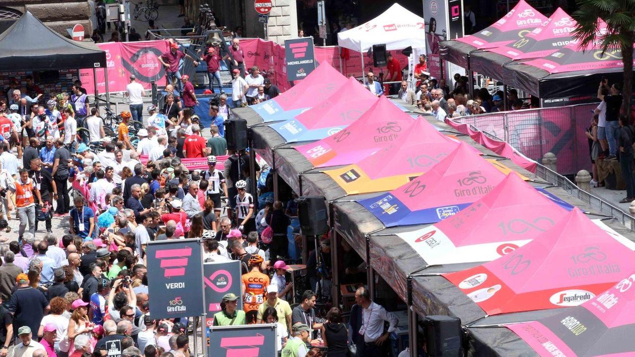 A Reggio 20mila salutano il Giro
