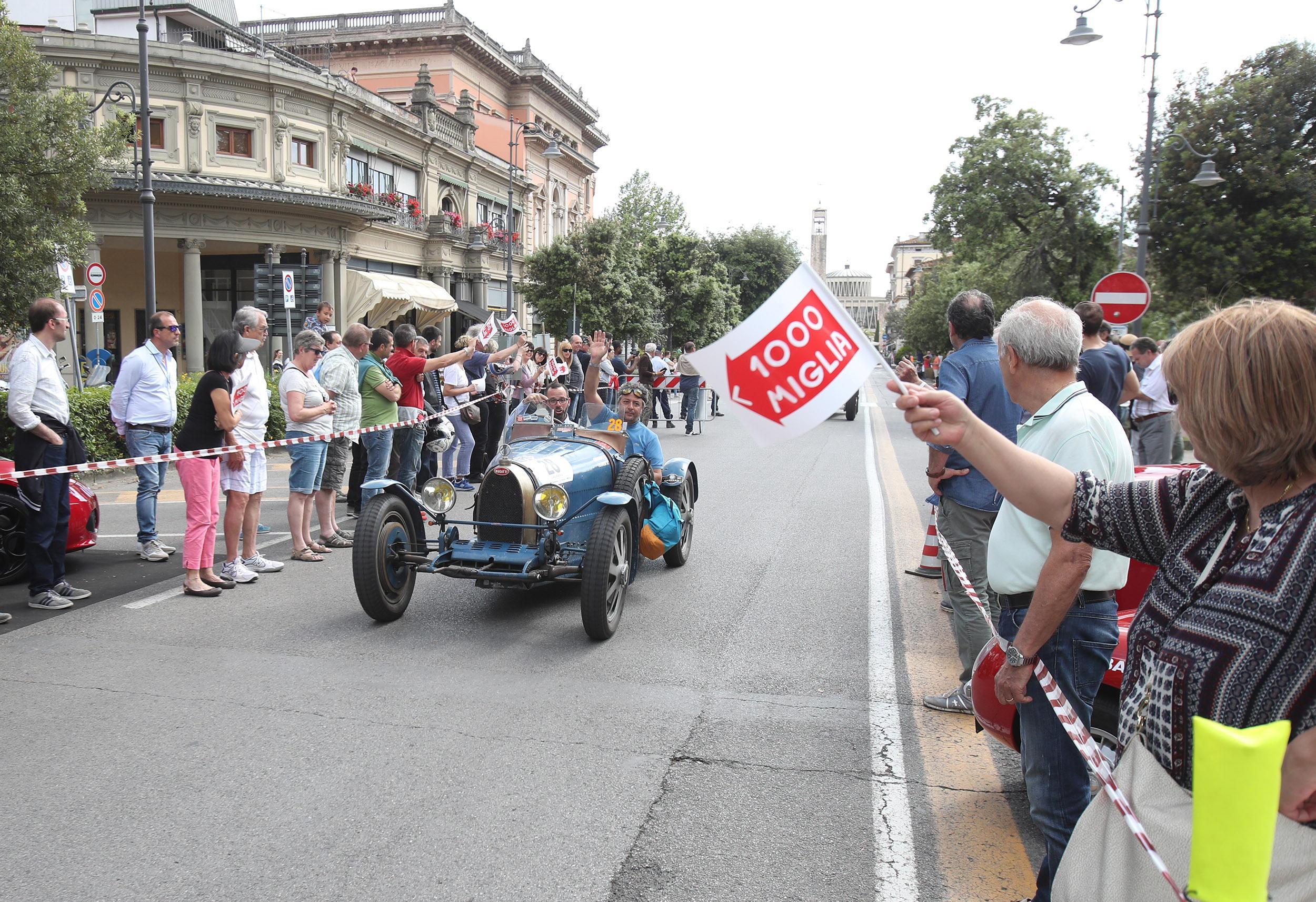 Sulle strade pistoiesi il grande fascino della Mille Miglia - FOTO e VIDEO