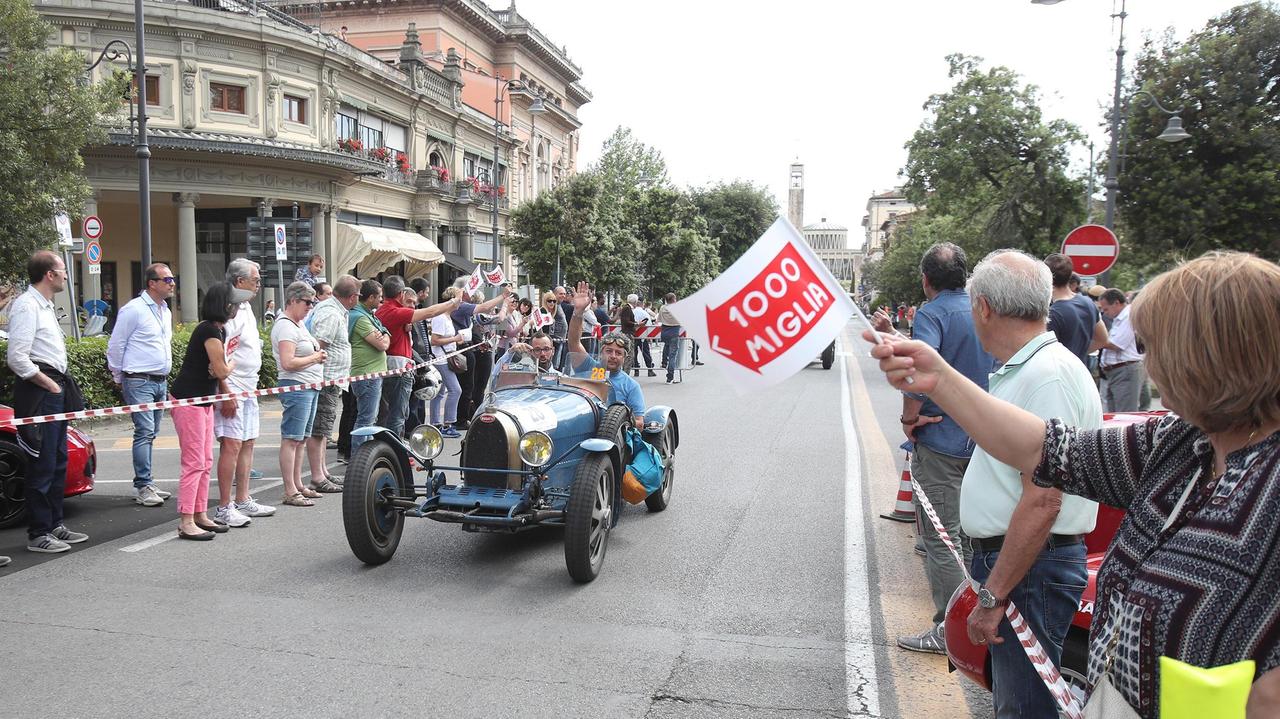 Sulle strade pistoiesi il grande fascino della Mille Miglia - FOTO e VIDEO