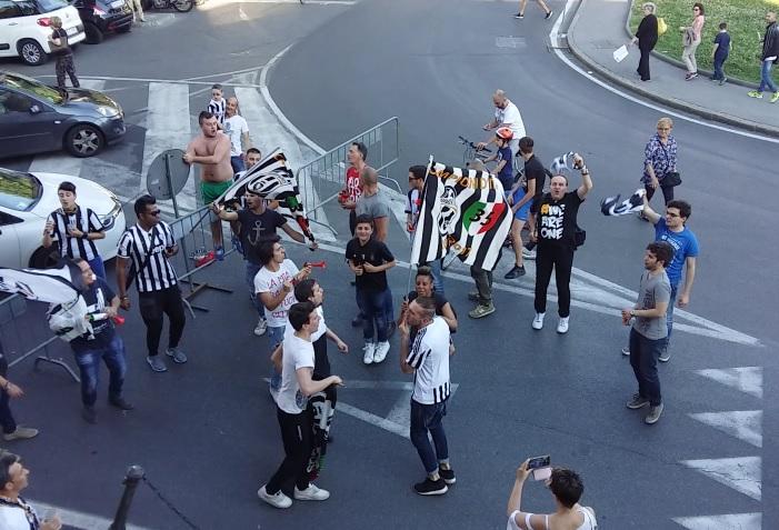 I tifosi della Juventus in piazza San Marco