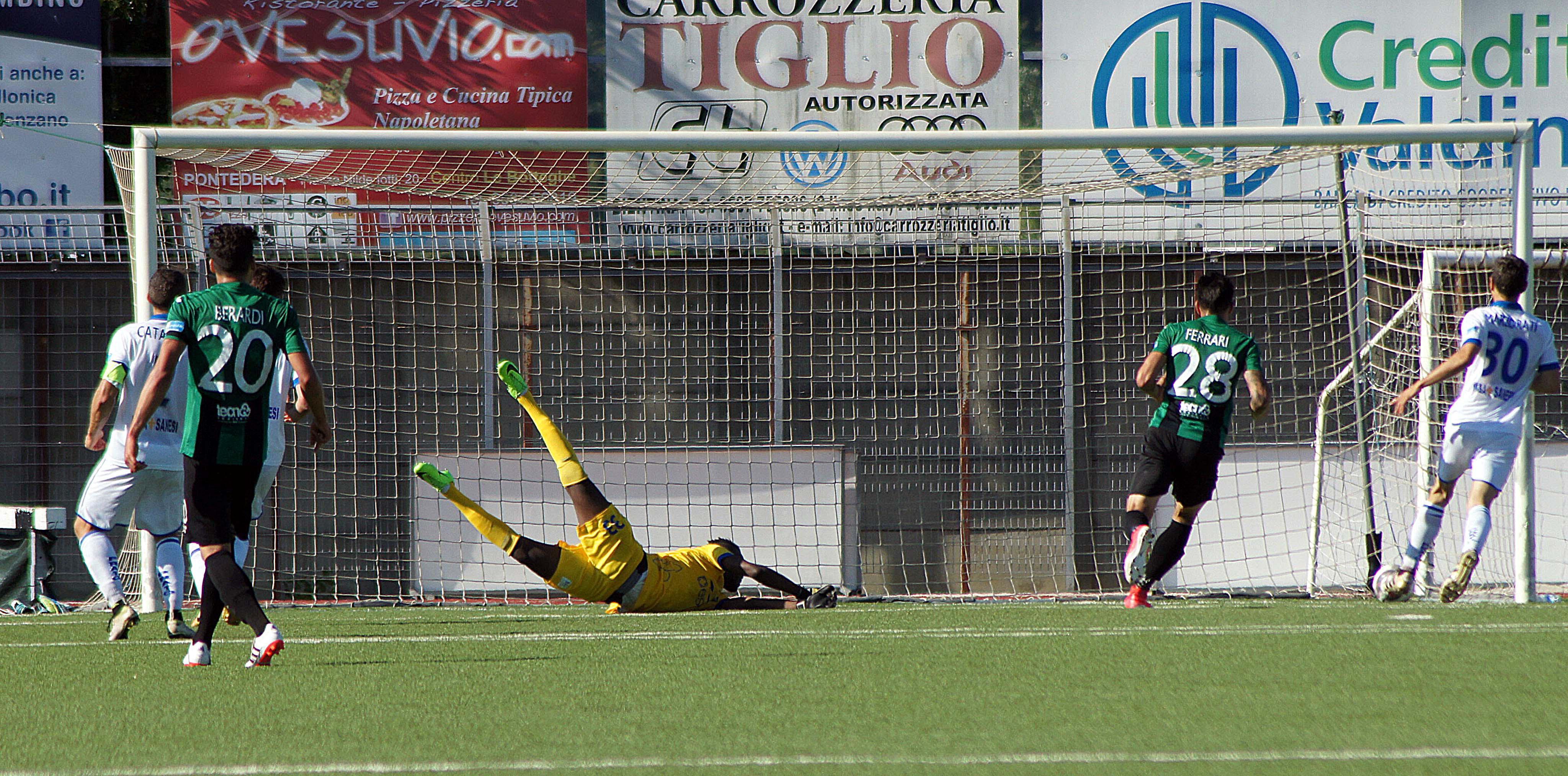 Uno dei due gol del Tuttocuoio nella sfida col Prato (Foto Franco Silvi)