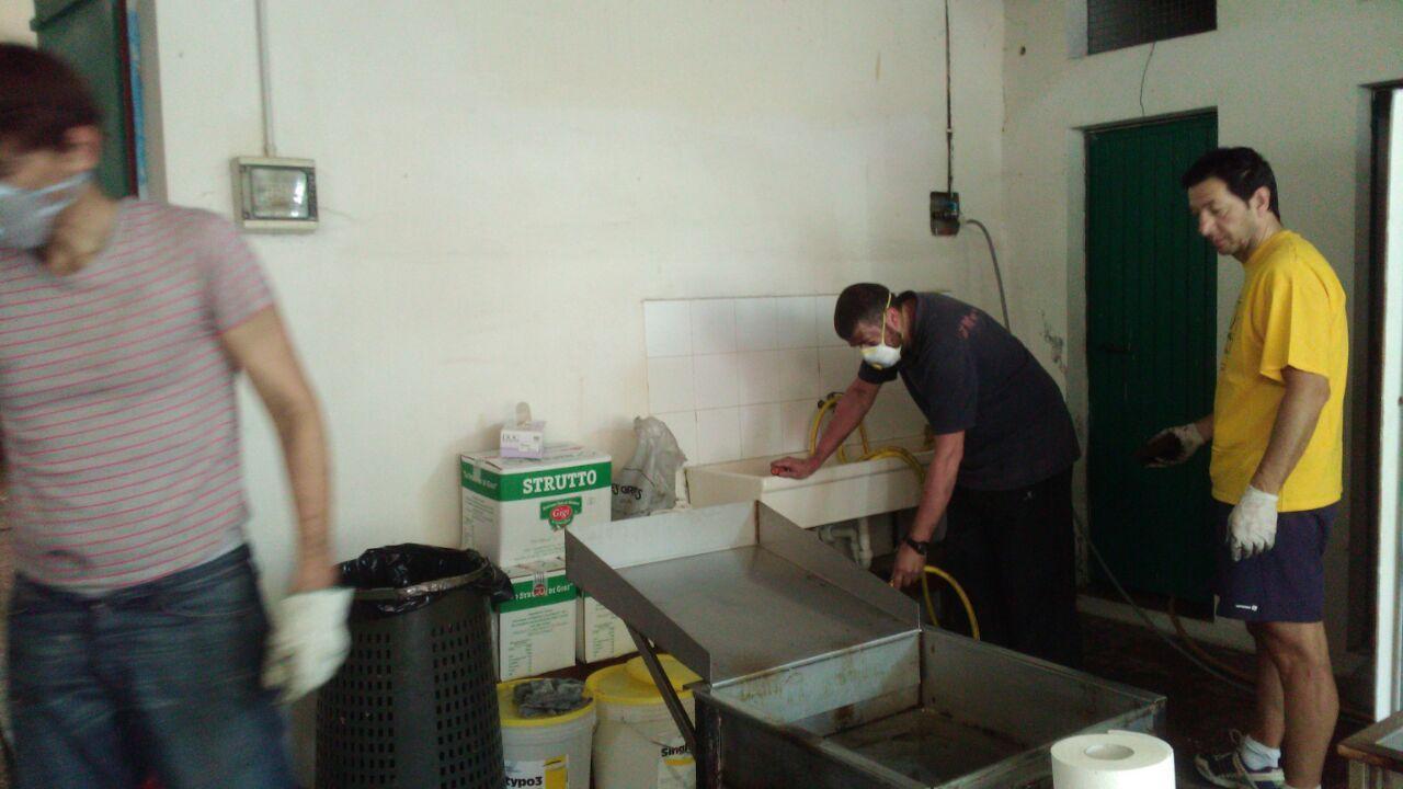 Scandiano, in cento aiutano i frati dopo il rogo
