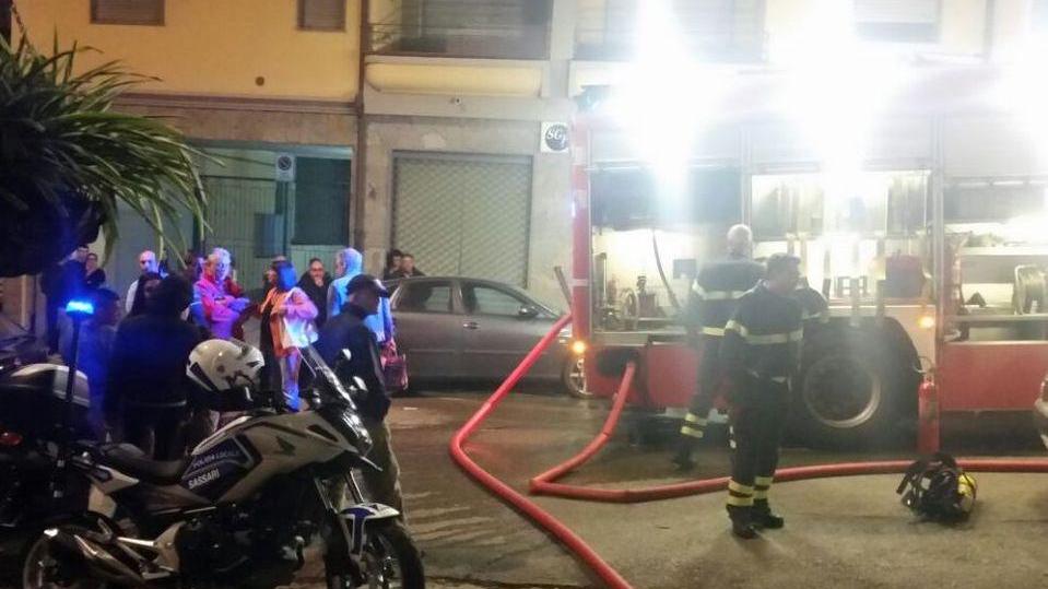Sassari, va a fuoco garage-rifugio: tre intossicate 