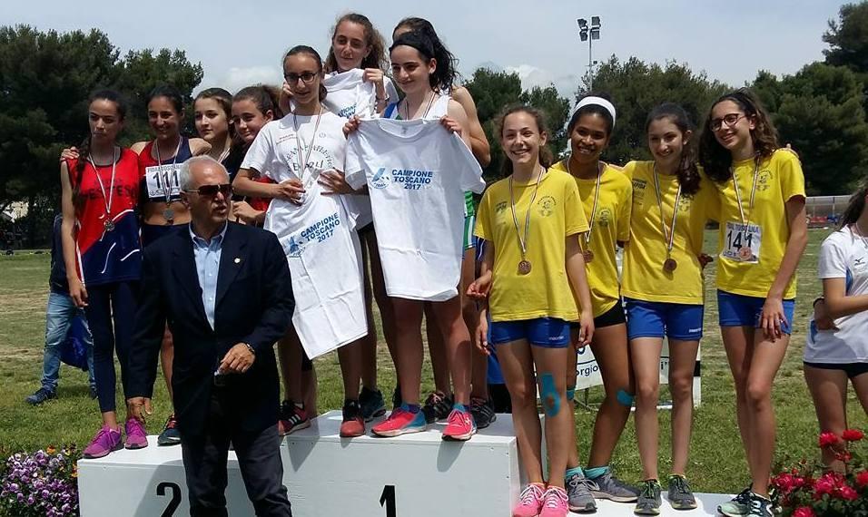 Staffetta sul podio nonostante la scivolata