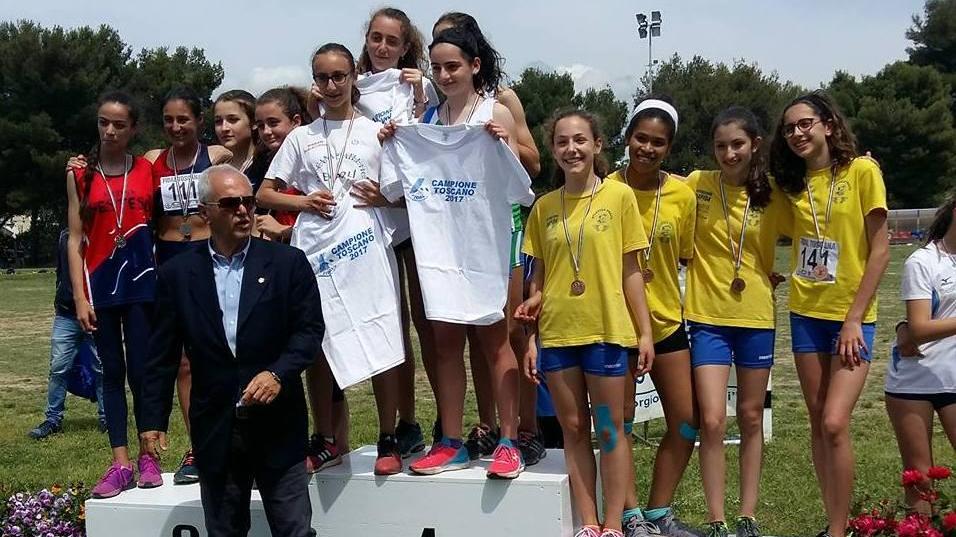 Staffetta sul podio nonostante la scivolata